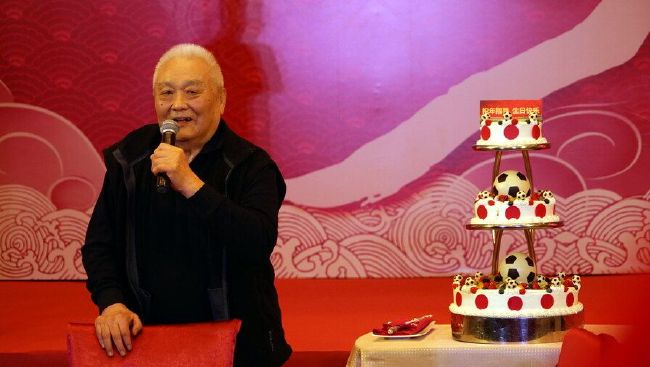 叶辰嗤笑一声，道：你想多了，还没有人能让我叶辰背黑锅的。